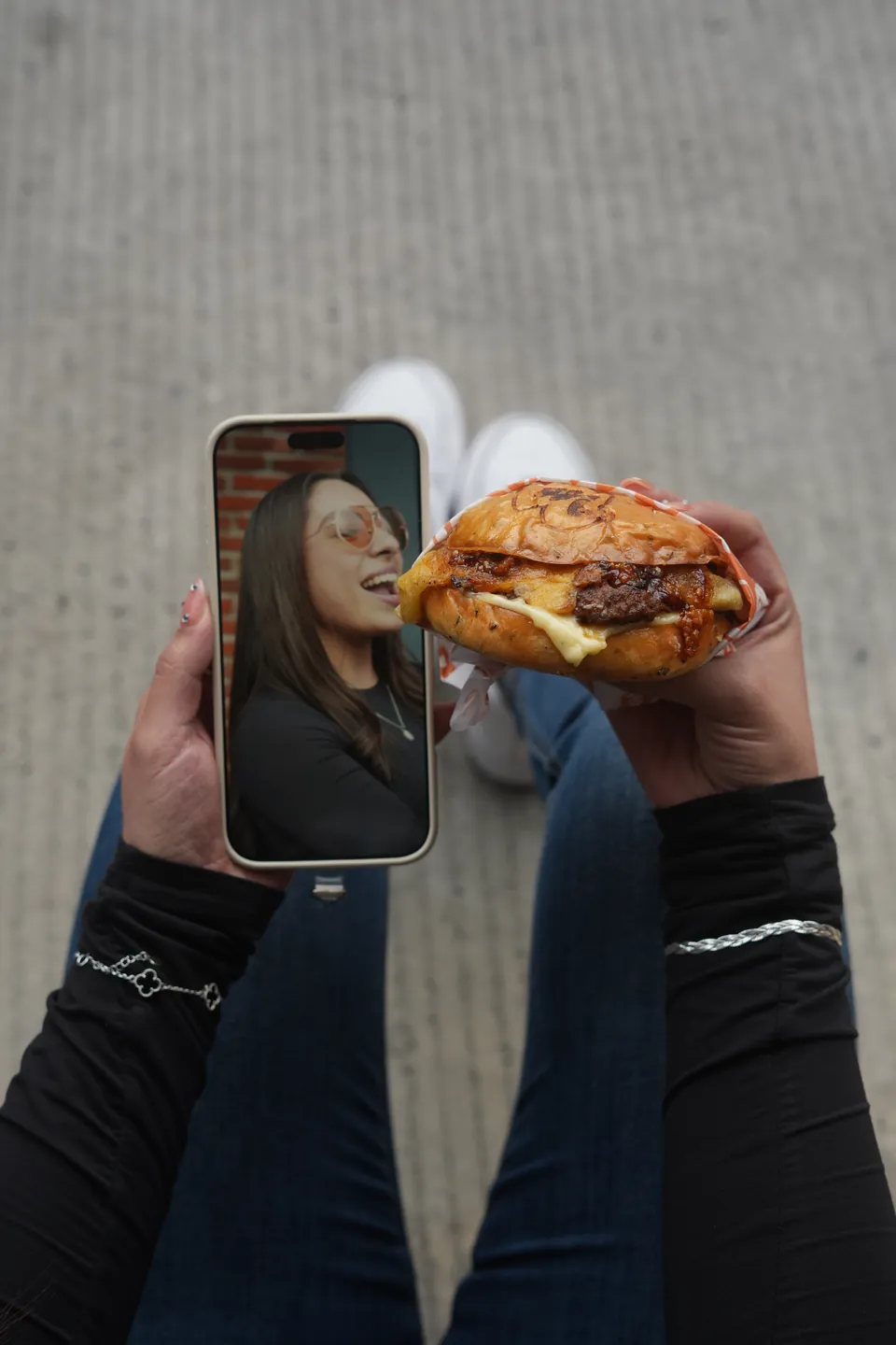 La burger y el celular