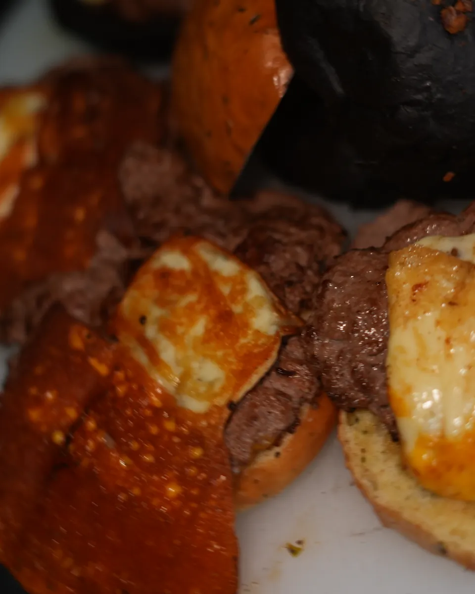 Smash abierta: costra de la carne y cheddar fundido